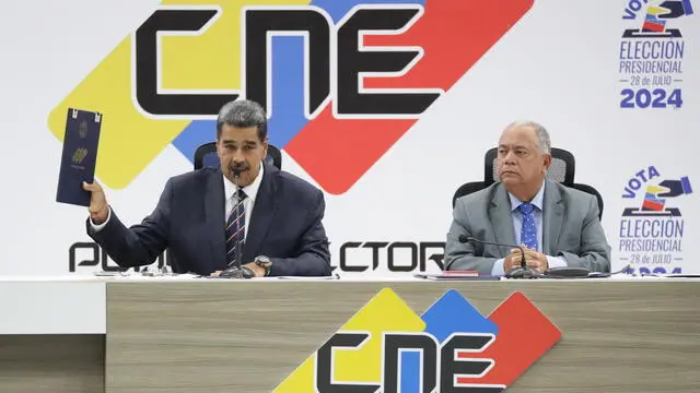 epa11507008 President of Venezuela Nicolas Maduro (L) speaks next to the president of the National Electoral Council Elvis Amoroso during the delivery of the swear act of elected president in Caracas, Venezuela, 29 July 2024. According to the first report from the National Electoral Council (CNE), Maduro was re-elected for a third consecutive term in the elections held on 28 July, in which he obtained 51.2 percent of the votes (5,150,092 votes), while the standard-bearer of the majority opposition, Edmundo Gonzalez Urrutia, obtained 4,445,978 votes, which represents 44.2 percent of the votes. EPA/RONALD PENA R