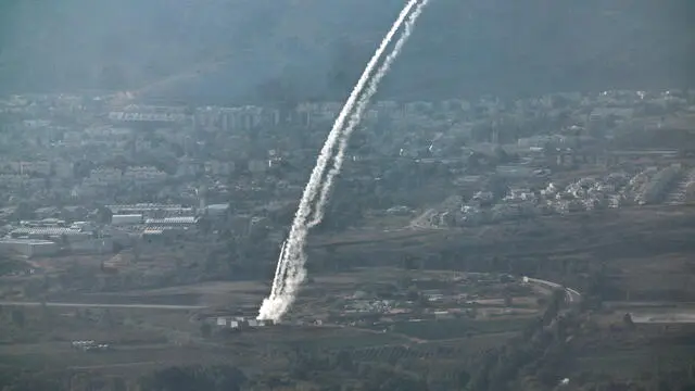 epaselect epa11734832 The Israeli Iron Dome air defense system intercepts missiles fired from south Lebanon over Kiryat Shmona in northern Israel, 22 November 2024, amid cross-border hostilities between Hezbollah and Israel. Israel's military stated on 22 November, that following sirens that sounded in the Haifa Bay area, approximately five projectiles were identified crossing from Lebanon into Israeli territory. EPA/ATEF SAFADI