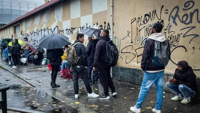 Manifestazione Cgil Cisl Uil contro i tempi di attesa eterni e le lunghe file presso Ufficio immigrazione di corso Verona. Torino 17 ottobre 2024 ANSA/TINO ROMANO