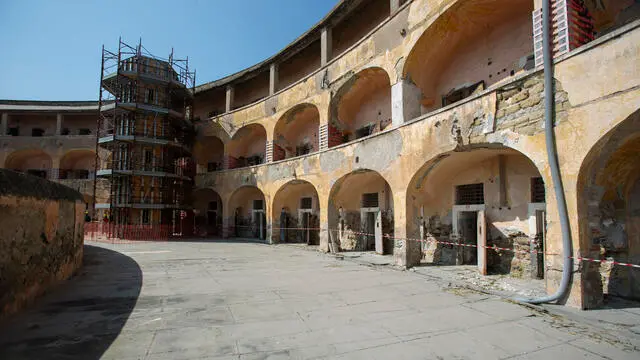 L'interno del carcere durante la visita alle aree messe in sicurezza dell’ex Carcere borbonico dell’isola di S.Stefano-Ventotene - David Sassoli. Isola di Santo Stefano - Ventotene, 22 marzo 2024 ANSA/LARA GALLINA