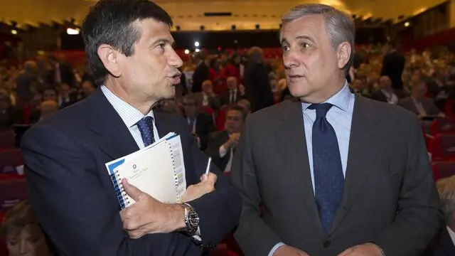 Maurizio Lupi e Antonio Tajani durante l'assemblea di Confartigianato, il 10 giugno 2014 a Roma ANSA/MASSIMO PERCOSSI