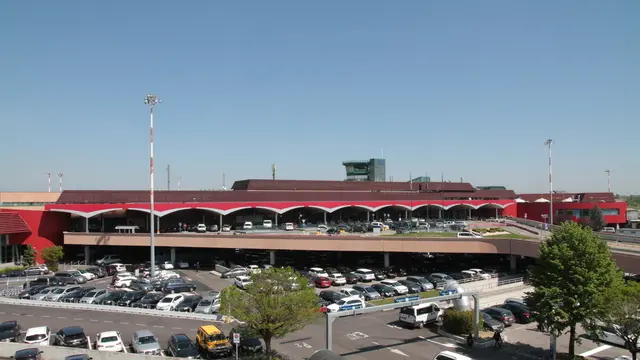 Aeroporto Marconi di Bologna, la facciata