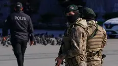 epa11130971 Police secure the area following an attack in front of the Istanbul Courthouse in Istanbul, Turkey, 06 February 2024. According to Turkey's Interior Minister Ali Yerlikaya, an attack outside an Istanbul courthouse has left two people dead and five injured. EPA/BERK OZKAN