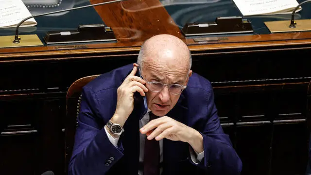 Il sottosegretario alla Giustizia Francesco Paolo Sisto alla Camera durante la votazione della questione pregiudiziale del Decreto legge dedicato alle emergenze e attuazione del PNRR, Roma, 14 Gennaio 2025. ANSA/GIUSEPPE LAMI