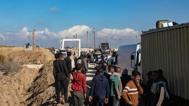 epa11856741 Palestinians displaced by Israel to the south during the war, make their way through a checkpoint as they return to their homes in northern Gaza amid a ceasefire between Israel and Hamas, near Gaza City, 27 January 2025. According to the UN, at least 1.9 million people (or nine in ten people) across the Gaza Strip are internally displaced, including people who have been repeatedly displaced. EPA/HAITHAM IMAD