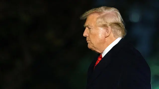 epa11857375 US President Donald Trump arrives on the South Lawn of the White House, Washington, DC, USA, 27 January 2025. President Trump arrived back to Washington DC after delivering a speech at the 2025 House Republican Members Conference Dinner in in Miami, Florida. EPA/WILL OLIVER / POOL