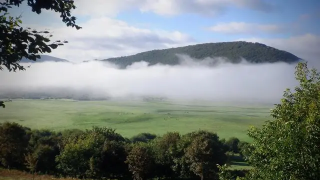 Veduta del parco del Matese, tra le provincie di Caserta ed Isernia, tra Molise e Campania, in una foto d'archivio. ANSA / GIUSEPPE GIGLIA (natura, parco, verde, alberi, nuvole, generiche)