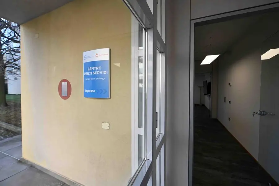 L'inaugurazione del centro multiservizi in via Allegri a Brescia