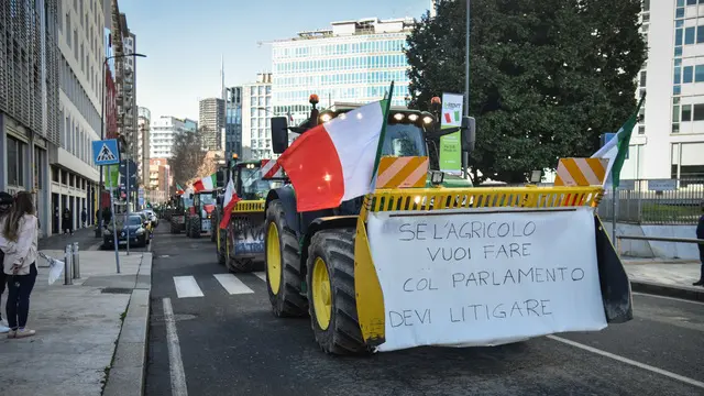 Presidio di protesta dei trattori sotto il Pirellone Regione Lom,bardia, Milano 29 Gennaio 2025 ANSA/MATTEO CORNER