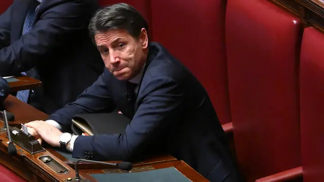 Il leader del M5s, Giuseppe Conte, durante le votazioni delle risoluzione al termine delle comunicazioni del ministro della Difesa, Guido Crosetto, per la proroga dell'autorizzazione alla cessione di mezzi, materiali ed equipaggiamenti militari in favore dell'Ucraina, nell'aula della Camera, Roma, 22 gennaio 2025. ANSA/ETTORE FERRARI