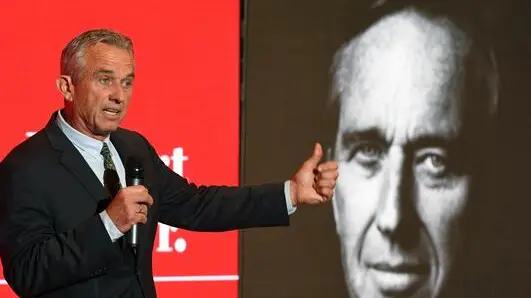 epa07981713 US lawyer and enviromental activist Robert Francis Kennedy Jr. gives a speech during the Granada Innova International Forum at the Chamber of Commerce of Granada, Andalusia, southern Spain, 08 November 2019. Robert Francis Kennedy, who is the nephew of former US President John Fitzgerald Kennedy, spoke on Donald Trump's decision to formally exit Paris Climate Agreement. EPA/Miguel Angel Molina