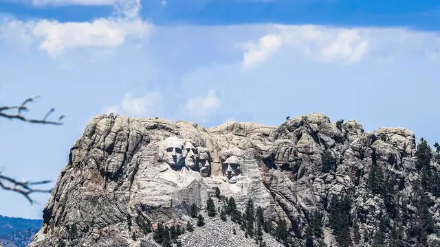 epa08525831 Clouds pass over the Mt. Rushmore National Monument in Keystone, South Dakota, USA, 03 July 2020. The monument features the stone carvings of US Presidents George Washington, Thomas Jefferson, Theodore Roosevelt, and Abraham Lincoln. US President Donald J. Trump is scheduled to visit Mt. Rushmore to celebrate the Independence Day holiday where there will be a fireworks display. EPA/TANNEN MAURY