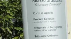 Giustizia: l'ingresso del tribunale di Brescia.