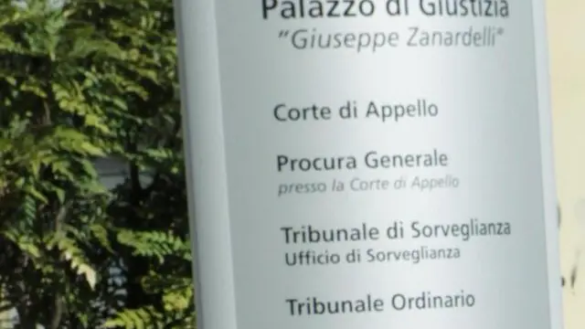 Giustizia: l'ingresso del tribunale di Brescia.