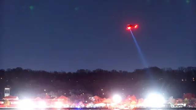 epa11862726 Rescue teams search the Potomac River after a commercial airplane reportedly collided with a military helicopter on approach to Ronald Reagan National Airport in Washington, DC, USA, 29 January 2025. According to a preliminary statement from the United States Federal Aviation Administration (FAA), a PSA Airlines Bombardier CRJ700 regional jet that departed earlier today from Wichita, Kansas collided in midair with a Sikorsky H-60 helicopter while on approach to Reagan Washington National Airport. EPA/JIM LO SCALZO