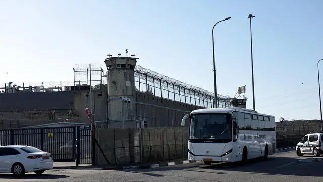 epa11862877 Israeli Police officers guard at the West Bank military prison of Ofer, north of Jerusalem, 30 January 2025. Israel is expected to release Palestinian prisoners as part of the first phase of an Israeli-Hamas hostage release and cease-fire deal that was implemented on 19 January 2025. EPA/ATEF SAFADI