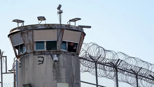 epa11862875 An Israeli Police officer guards at the West Bank military prison of Ofer, north of Jerusalem, 30 January 2025. Israel is expected to release Palestinian prisoners as part of the first phase of an Israeli-Hamas hostage release and cease-fire deal that was implemented on 19 January 2025. EPA/ATEF SAFADI