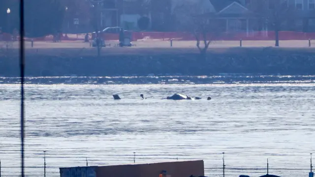 epa11863854 The wreckage of a commercial airplane that collided with a military helicopter emerges from the Potomac River, in Washington, DC, USA, 30 January 2025. DC Fire and EMS Chief John Donnelly said no survivors are expected following the collision of an American Eagle Flight, with 60 passengers and four crew members on board, with a US Army Black Hawk helicopter carrying three US service members late on 29 January, over the Potomac River near Reagan Washington National Airport. EPA/SHAWN THEW