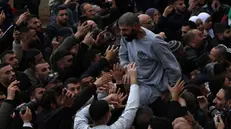 epa11852265 Palestinian former inmates of the Ofer military prison are welcomed upon arriving to Ramallah after being released as part of the Israel-Hamas ceasefire deal, in the West Bank city of Ramallah, 25 January 2025. Israel and Hamas implemented the first phase of a hostage release and ceasefire deal on 19 January 2025. EPA/ALAA BADARNEH