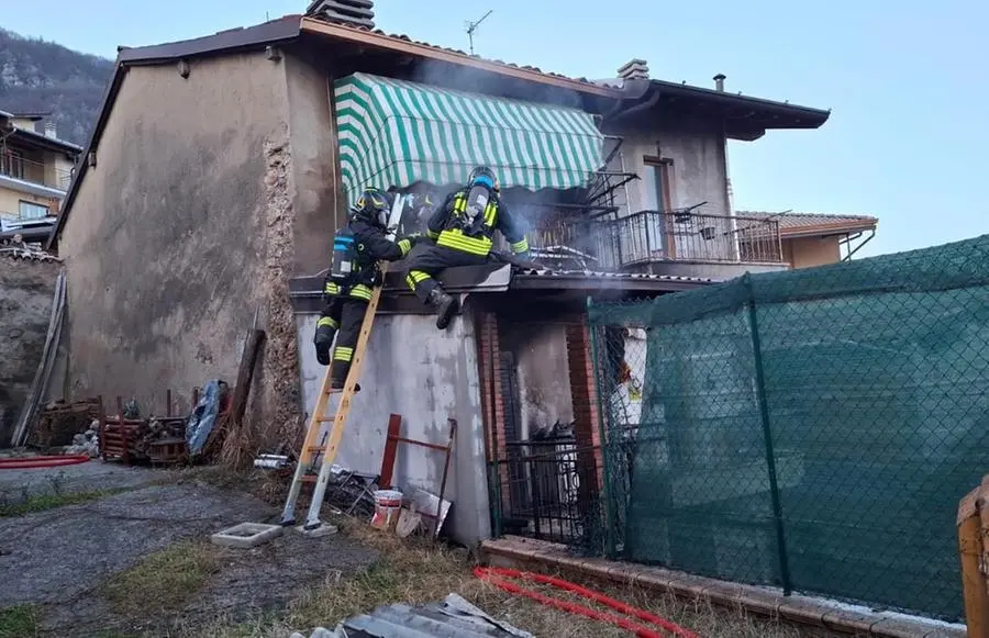 Incendio in un'abitazione a Bione