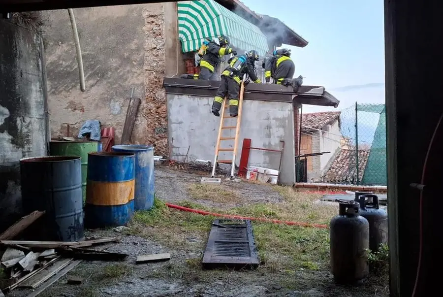 Incendio in un'abitazione a Bione