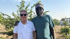 Il dottor Francesco Martino e Dahoud in Senegal - © www.giornaledibrescia.it