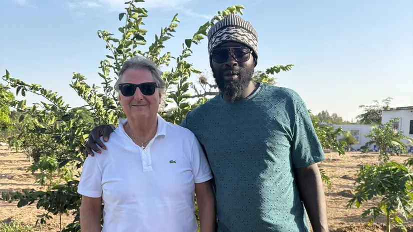 Il dottor Francesco Martino e Dahoud in Senegal - © www.giornaledibrescia.it