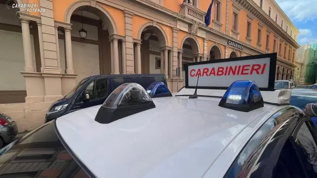 Un'auto dell'Arma davanti al Comando provinciale di Potenza