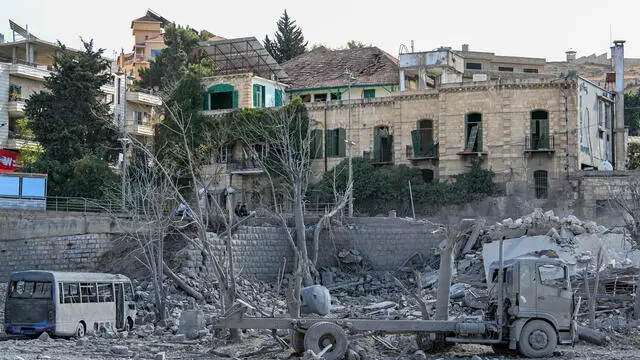 epa11709992 Damage following Israeli airstrikes at the historic 'Al Manshiya' building near the Roman ruins of Baalbek, in the city of Baalbek, in the Beqaa Valley, Lebanon, 08 November 2024. The Israeli army said on 07 November that approximately 60 Hezbollah members were killed in a number of strikes carried out in the area of Baalbek and north of the Litani River. According to the Lebanese Ministry of Health, more than 3,100 people have been killed and over 13,800 others injured in Lebanon since the escalation in hostilities between Israel and Hezbollah. EPA/STR