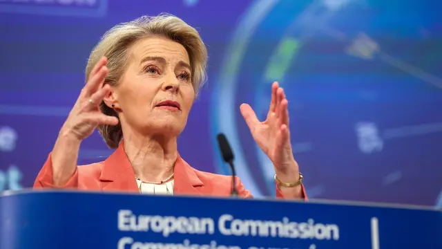 epa11860328 European Commission President Ursula von der Leyen attends a press conference on the European Competitiveness Compass in Brussels, Belgium, 29 January 2025. EPA/OLIVIER HOSLET