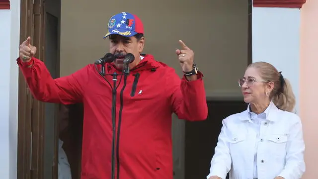 epa11848731 Venezuelan President Nicolas Maduro (C) speaks to supporters alongside Venezuela's First Lady, Cilia Flores, at the Miraflores Palace in Caracas, Venezuela, 23 January 2025. Venezuela carried out military and police drills throughout the country in 'defense of the homeland' as part of the Bolivarian Shield 2025 exercise in response to 'threats' of invasion and potential external attacks, according to several authorities from Venezuela speaking to the state channel Venezolana de Television (VTV). EPA/MIGUEL GUTIERREZ