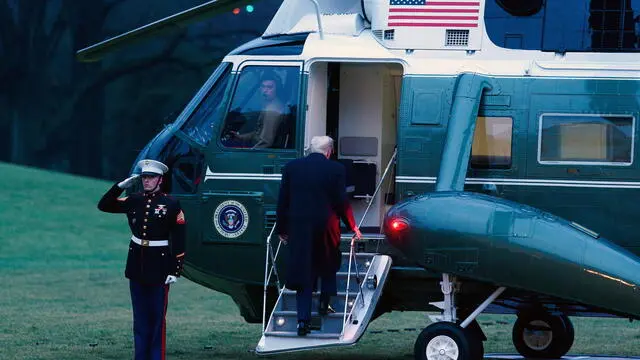 epa11867091 US President Donald Trump boards Marine One as he departs from the South Lawn of the White House in Washington, DC, USA, 31 January 2025. President Trump is due to spend the weekend in Florida. EPA/WILL OLIVER