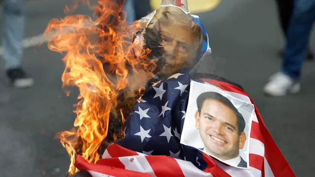 epa11866675 Protesters burn a doll representing US President Donald Trump and US Secretary of State Marco Rubio during a demonstration at the University of Panama, in Panama City, Panama, 31 January 2025. Rubio is scheduled to visit Panama on 01 February 2025 as part of his tour of Central America and the Dominican Republic. EPA/BIENVENIDO VELASCO