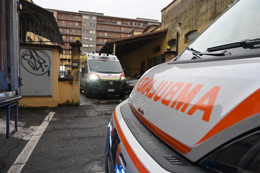 Ambulanze all'istituto Fortuny per soccorrere gli studenti intossicati dallo spray al peperoncino