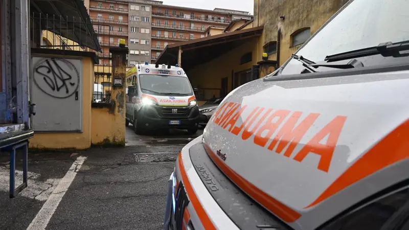 Ambulanze all'istituto Fortuny per soccorrere gli studenti intossicati dallo spray al peperoncino