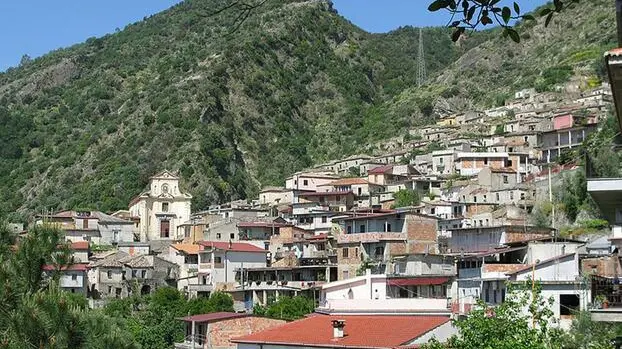 Una veduta del comune di San Luca (Reggio Calabria) presa da Wikimedia Commons. In occasione delle amministrative del 26 maggio i cittadini del centro della Locride potranno scegliere il loro primo cittadino e i loro consiglieri dopo ben 11 anni. In lizza il massmediologo Klaus Davi, e l'ex assessore Bruno Bartolo. Il Comune fu sciolto nel 2013 per infiltrazioni mafiose, mentre nelle ultime elezioni non erano state presentate liste. ANSA/WIKIMEDIA COMMONS