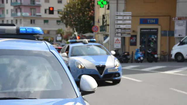 Volanti della polizia a Savona ++NPK++