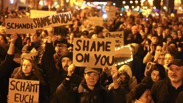 epa11864080 Protesters gather during a rally in front of the Christian Democratic Union (CDU) party's headquarters in Berlin, Germany, 30 January 2025. A motion of the Christian Democratic Union (CDU) won a majority in the German parliament Bundestag, with votes of the far-right Alternative for Germany (AfD) party. This poses a novelty, as the CDU intended to keep up a so-called 'firewall' regarding the cooperation with the far-right party. EPA/HANNIBAL HANSCHKE