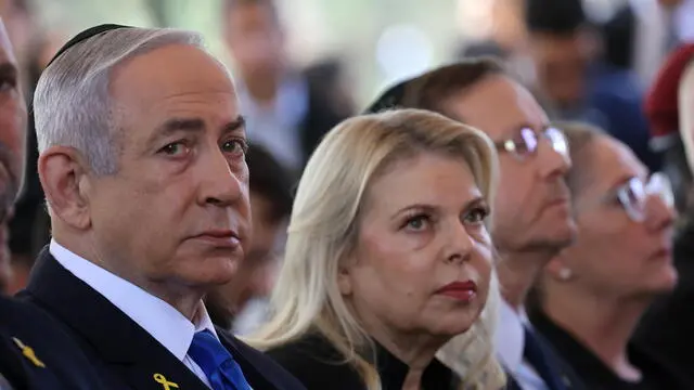 epa11686667 (L-R) Israeli Prime Minister Benjamin Netanyahu, his wife Sara Netanyahu, President Isaac Herzog and First Lady Michal Herzog, attend a ceremony marking the Hebrew calendar's one-year anniversary of the Hamas attack that sparked the ongoing war in Gaza, at the Mount Herzl military cemetery in Jerusalem, 27 October 2024. More than 42,900 Palestinians and over 1,400 Israelis have been killed, according to the Palestinian Health Ministry and the Israel Defense Forces (IDF), since Hamas militants launched an attack against Israel from the Gaza Strip on 07 October 2023, and the Israeli operations in Gaza and the West Bank which followed it. EPA/GIL COHEN-MAGEN / POOL