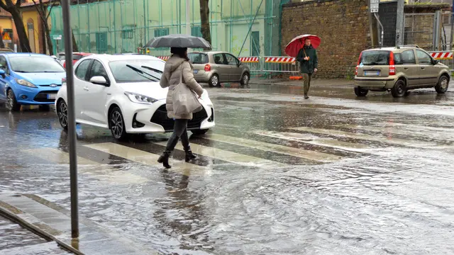 Bomba d'acqua a Firenze. Pioggia e forte vento questa mattina con ripercussioni sulla viabilità cittadina. Firenze 28 Gennaio 2025 ANSA/CLAUDIO GIOVANNINI