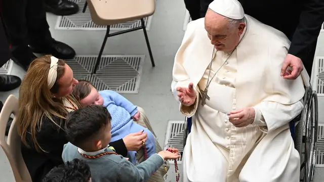 Pope Francis greets faithful during his weekly general audience in Paolo VI Hall at the Vatican, 29 January 2025. ANSA/MAURIZIO BRAMBATTI