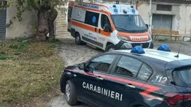 Auto dei carabinieri e ambulanza