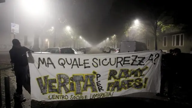 Fiaccolata ‘Verità per Ramy e Fares’ nel quartiere Corvetto a Milano, 30 novembre 2024. ANSA/MOURAD BALTI TOUATI