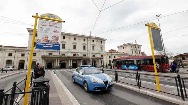 Piazza Flavio Biondo, davanti alla Stazione di Trastevere dove ieri sera un 15enne è stato accoltellato, Roma ANSA/FABIO FRUSTACI