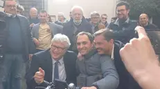 (da S) Felice Alberto De Toni, Ivano Marchiol e Alessandro Venanzi, Udine, 17 aprile 2023. Con solo una sezione ancora da scrutinare sulle 98 allestite, il candidato sindaco di Udine per il centro sinistra, Felice Alberto De Toni, vince con il 52,8% delle preferenze. Il candidato del centrodestra e sindaco uscente Pietro Fontanini si ferma al 47,2%. ANSA / Alberto Rochira