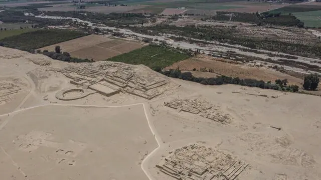 epa10274442 General view of the archaeological zone of the Caral civilization, in Lima, Peru, 29 October 2022. Through rites and theatrical displays of what life was like in Caral thousands of years ago and its technological advances, Peru celebrated almost three decades of research into the oldest civilization in America. EPA/Aldair Mejia