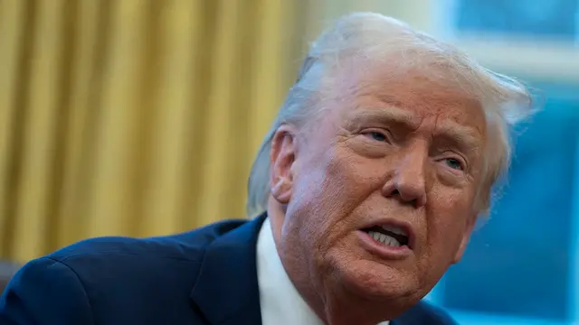 epa11873426 US President Donald Trump speaks as he signs executive orders in the Oval Office of the White House in Washington, DC, USA, 03 February 2025. EPA/CHRIS KLEPONIS / POOL