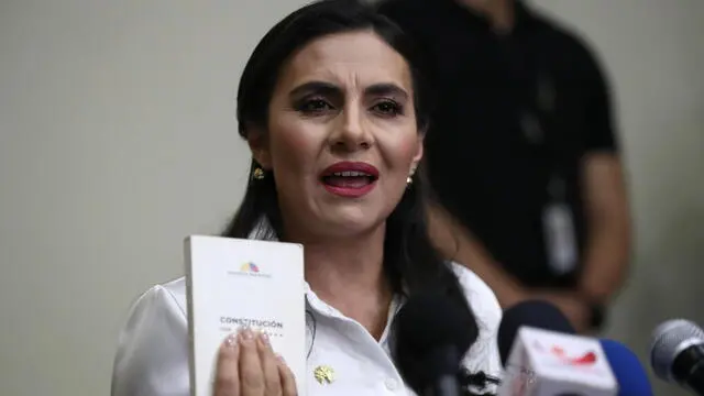 epa11815553 Ecuador's vice president-elect, Veronica Abad, speaks at a press conference in Quito, Ecuador, 09 January 2025. Abad warned that a 'coup d'Ã©tat' will take place 'in a few hours', allegedly planned by President Daniel Noboa, who is preparing to delegate the position, for four days, to the designated vice president Cynthia Gellibert, to campaign for the elections. Ecuadorâ€™s general election is scheduled to take place on 09 February 2025. EPA/JOSE JACOME