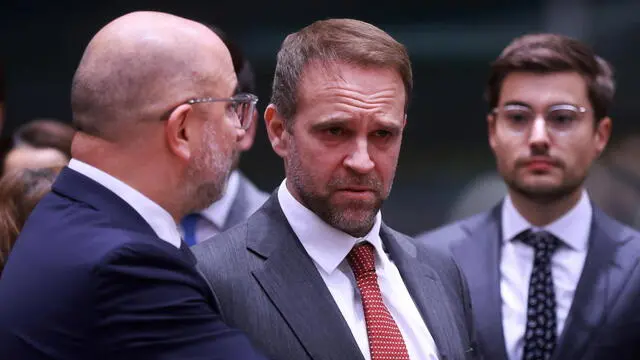 epa11745044 French Minister Delegate for Industry Marc Ferracci (C) and German State Secretary for European and Economic Policy Bernhard Kluttig (L) converse during the European Competitiveness Council in Brussels, Belgium, 28 September 2024. Ministers responsible for the internal market and industry are expected to approve Council conclusions on the future of European competitiveness. The conclusions consist of industry ministers' responses following the publication of the Draghi report entitled 'The Future of European Competitiveness'. EPA/OLIVIER HOSLET