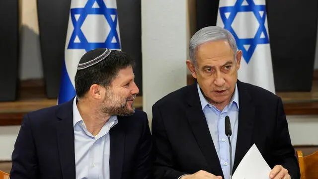 epa11062076 Israeli Prime Minister Benjamin Netanyahu (R) speaks with Minister of Finance Bezalel Smotrich during the weekly cabinet meeting at the Defence Ministry in Tel Aviv, Israel, 07 January 2024. EPA/RONEN ZVULUN / POOL